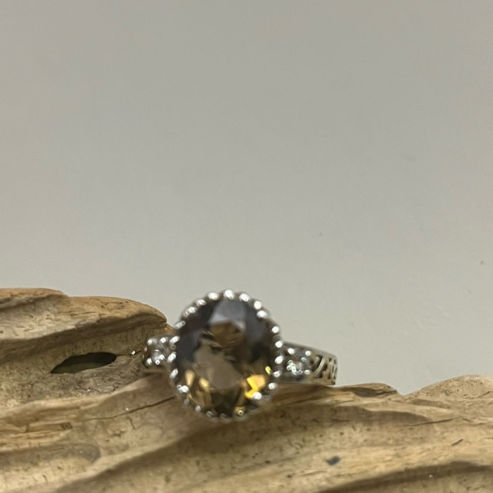 Elegant Quartz Ring with 18k over Sterling Silver Band - Picture 4 of 5